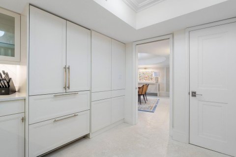 Condo in Palm Beach, Florida, 1 bedroom № 2158421 - photo 12