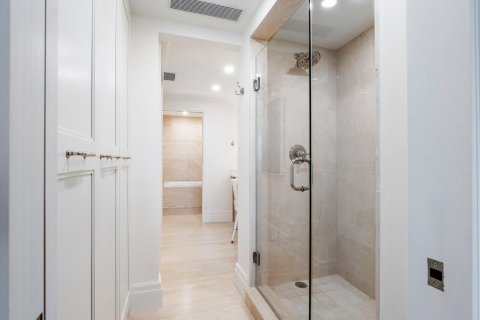 Condo in Palm Beach, Florida, 1 bedroom № 2158421 - photo 17
