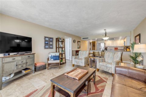 Condo in New Smyrna Beach, Florida, 3 bedrooms  № 1639838 - photo 19