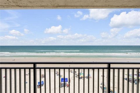 Condo in New Smyrna Beach, Florida, 3 bedrooms  № 1639838 - photo 2