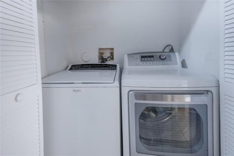 Condo in Coral Springs, Florida, 3 bedrooms № 2081638 - photo 13