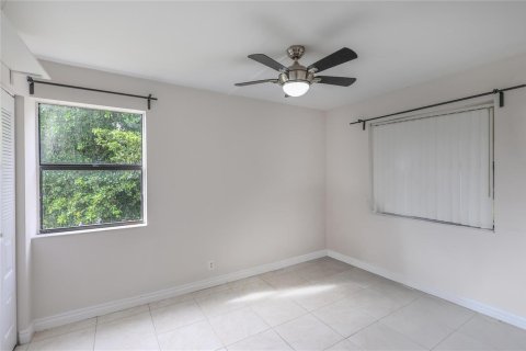 Condo in Coral Springs, Florida, 3 bedrooms № 2081638 - photo 15