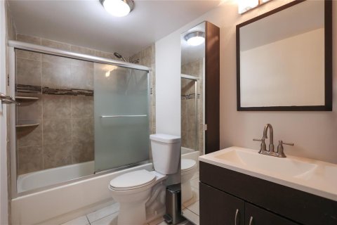 Condo in Coral Springs, Florida, 3 bedrooms № 2081638 - photo 16
