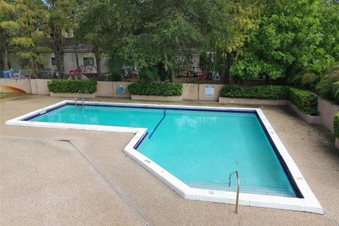 Condo in Coral Springs, Florida, 3 bedrooms № 2081638 - photo 25