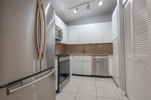 Condo in Coral Springs, Florida, 3 bedrooms № 2081638 - photo 6