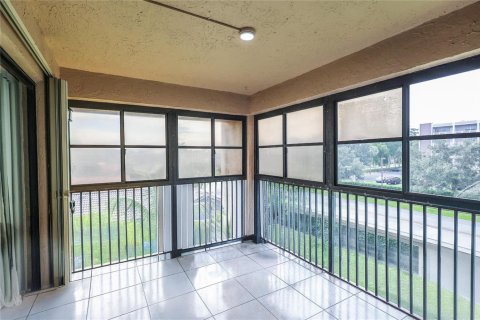 Condo in Coral Springs, Florida, 3 bedrooms № 2081638 - photo 17