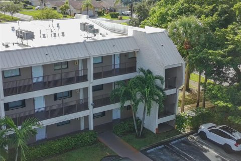 Condo in Coral Springs, Florida, 3 bedrooms № 2081638 - photo 24
