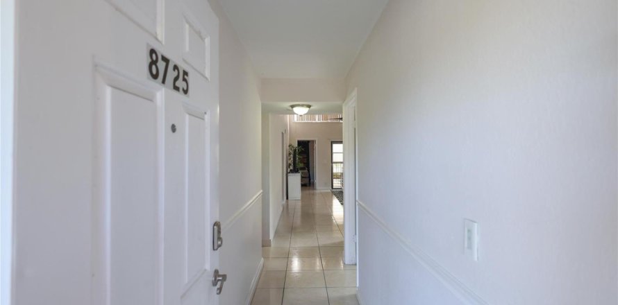 Condo in Coral Springs, Florida, 3 bedrooms № 2081638