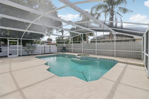 House in Deltona, Florida 3 bedrooms, 142.23 sq.m. № 2199726 - photo 2