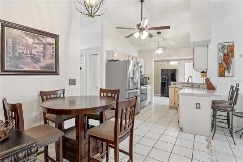 House in Deltona, Florida 3 bedrooms, 142.23 sq.m. № 2199726 - photo 6