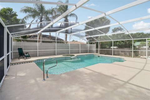 House in Deltona, Florida 3 bedrooms, 142.23 sq.m. № 2199726 - photo 17
