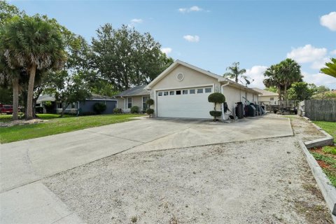House in Deltona, Florida 3 bedrooms, 142.23 sq.m. № 2199726 - photo 21