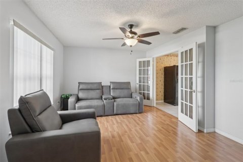 House in Deltona, Florida 3 bedrooms, 142.23 sq.m. № 2199726 - photo 8
