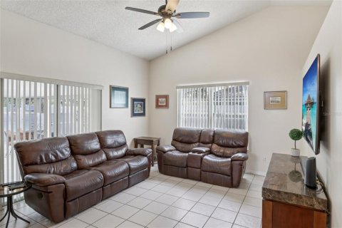House in Deltona, Florida 3 bedrooms, 142.23 sq.m. № 2199726 - photo 7