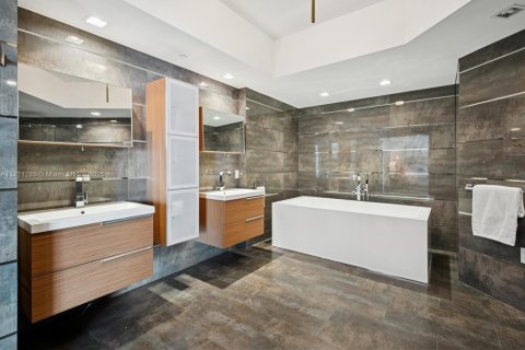 Copropriété à vendre à Lauderdale-by-the-Sea, Floride: 3 chambres, 297.29 m2 № 1974160 - photo 11