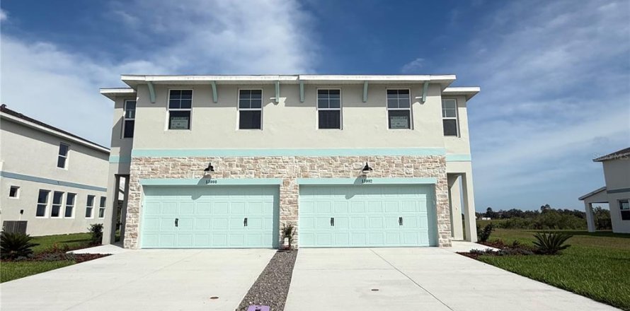 House in Hudson, Florida 3 bedrooms, 166.67 sq.m. № 2216478