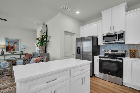 House in Hudson, Florida 3 bedrooms, 166.67 sq.m. № 2216478 - photo 5