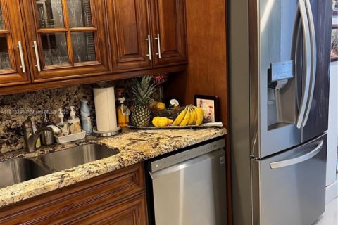 Condominio en venta en Surfside, Florida, 2 dormitorios, 120.68 m2 № 1966007 - foto 10