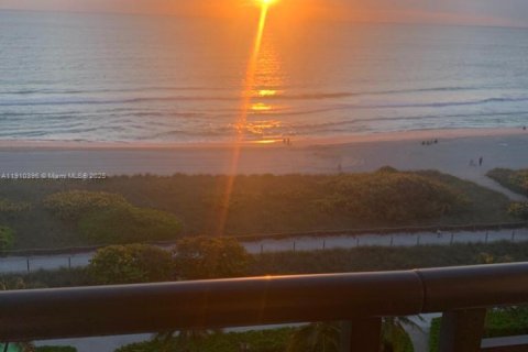 Condominio en venta en Surfside, Florida, 2 dormitorios, 120.68 m2 № 1966007 - foto 9