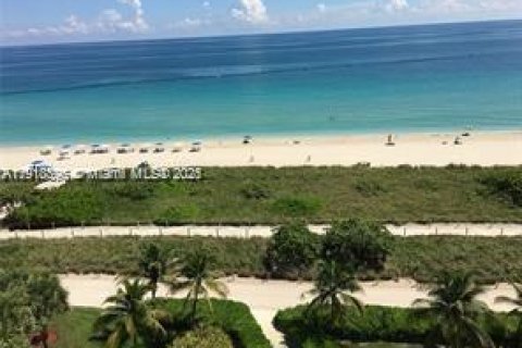 Condominio en venta en Surfside, Florida, 2 dormitorios, 120.68 m2 № 1966007 - foto 2
