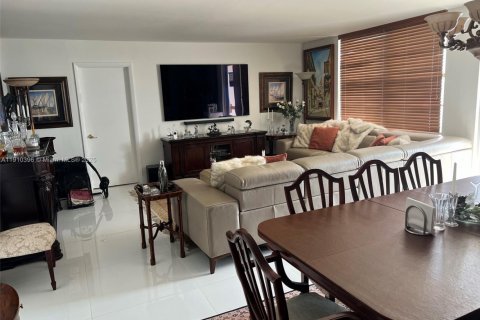 Condominio en venta en Surfside, Florida, 2 dormitorios, 120.68 m2 № 1966007 - foto 22