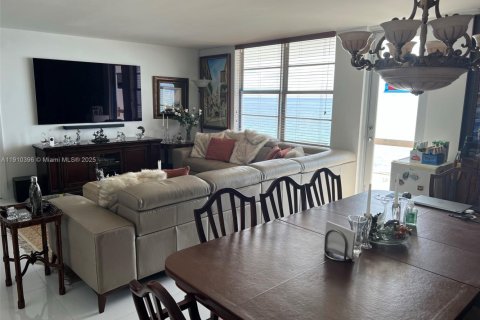 Condominio en venta en Surfside, Florida, 2 dormitorios, 120.68 m2 № 1966007 - foto 23