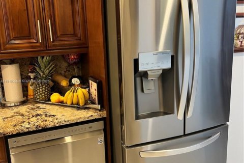 Condominio en venta en Surfside, Florida, 2 dormitorios, 120.68 m2 № 1966007 - foto 12