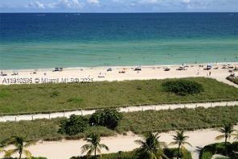 Condominio en venta en Surfside, Florida, 2 dormitorios, 120.68 m2 № 1966007 - foto 1