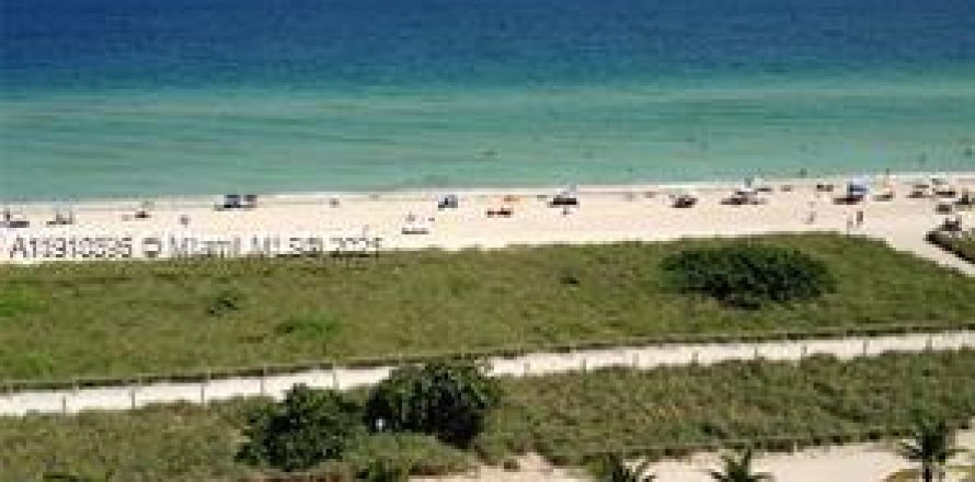 Condominio en Surfside, Florida, 2 dormitorios  № 1966007