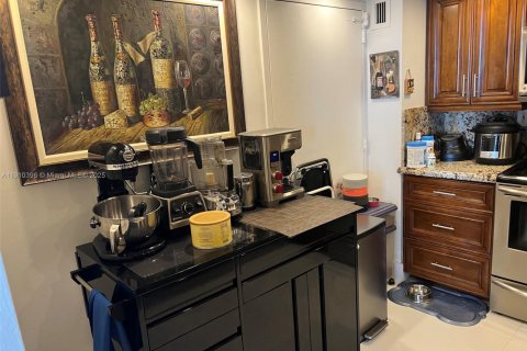 Condominio en venta en Surfside, Florida, 2 dormitorios, 120.68 m2 № 1966007 - foto 15