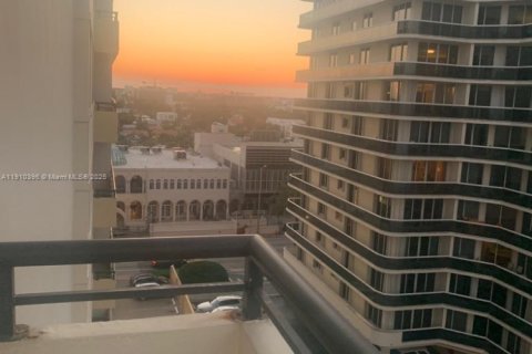 Condominio en venta en Surfside, Florida, 2 dormitorios, 120.68 m2 № 1966007 - foto 6