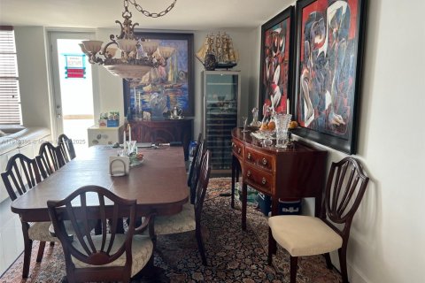 Condominio en venta en Surfside, Florida, 2 dormitorios, 120.68 m2 № 1966007 - foto 17