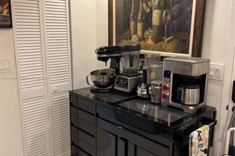 Condominio en venta en Surfside, Florida, 2 dormitorios, 120.68 m2 № 1966007 - foto 16