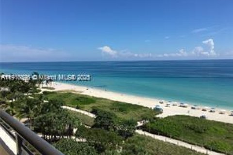 Condominio en venta en Surfside, Florida, 2 dormitorios, 120.68 m2 № 1966007 - foto 4