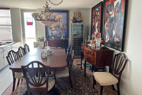 Condominio en venta en Surfside, Florida, 2 dormitorios, 120.68 m2 № 1966007 - foto 18