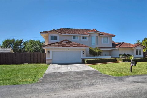 Villa ou maison à vendre à Miami, Floride: 5 chambres, 303.88 m2 № 2021820 - photo 2