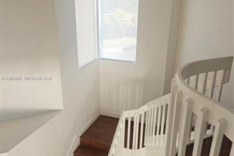 Villa ou maison à vendre à Miami, Floride: 5 chambres, 303.88 m2 № 2021820 - photo 3