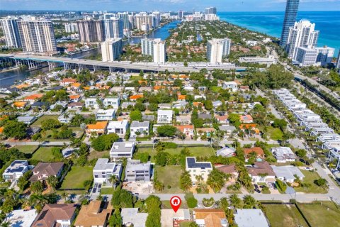 Casa en venta en Sunny Isles Beach, Florida, 2 dormitorios, 130.06 m2 № 2018348 - foto 15