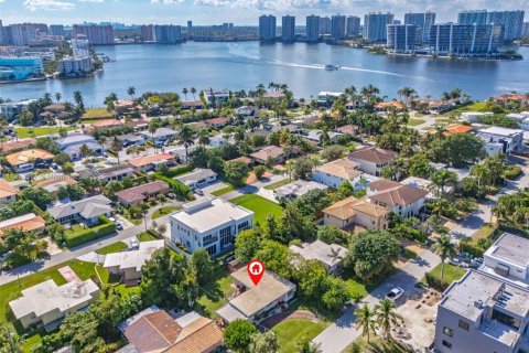 Casa en venta en Sunny Isles Beach, Florida, 2 dormitorios, 130.06 m2 № 2018348 - foto 13