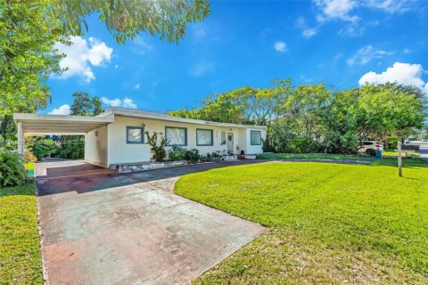 Casa en venta en Sunny Isles Beach, Florida, 2 dormitorios, 130.06 m2 № 2018348 - foto 11