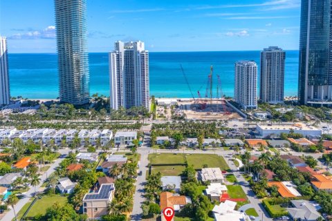 Casa en venta en Sunny Isles Beach, Florida, 2 dormitorios, 130.06 m2 № 2018348 - foto 5