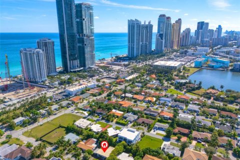 Casa en venta en Sunny Isles Beach, Florida, 2 dormitorios, 130.06 m2 № 2018348 - foto 16