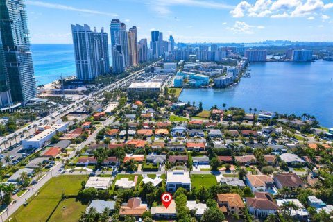 Casa en venta en Sunny Isles Beach, Florida, 2 dormitorios, 130.06 m2 № 2018348 - foto 6