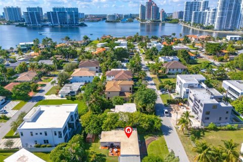 Casa en venta en Sunny Isles Beach, Florida, 2 dormitorios, 130.06 m2 № 2018348 - foto 4