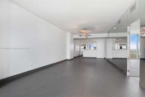 Copropriété à louer à Miami, Floride: 2 chambres, 107.58 m2 № 1874857 - photo 6