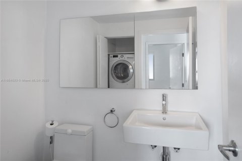 Copropriété à louer à Miami, Floride: 2 chambres, 107.58 m2 № 1874857 - photo 15
