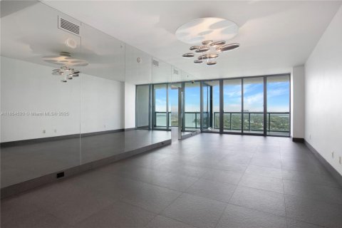Copropriété à louer à Miami, Floride: 2 chambres, 107.58 m2 № 1874857 - photo 3