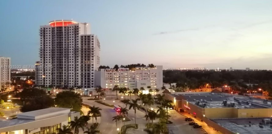 Студия в кондо в Холливуд, Флорида № 1990449