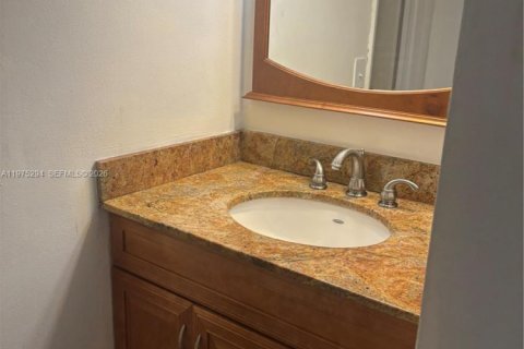 Снять в аренду кондоминиум в Санрайз, Флорида 2 спальни, 91.6м2, № 2079482 - фото 5