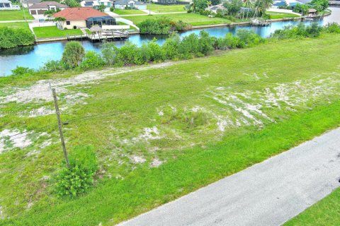 Купить земельный участок в Кейп-Корал, Флорида № 2022465 - фото 7